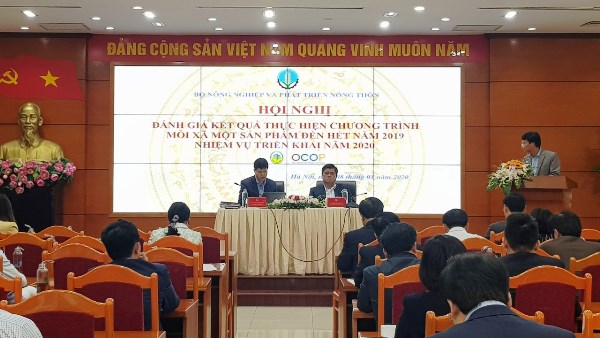 Thứ trưởng Trần Thanh Nam và ông Nguyễn Minh Tiến - Chánh VP Văn phòng Điều phối NTM TW chủ trì hội nghị